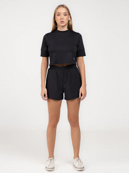 DEEDAT Cropped Performance Tee – Black